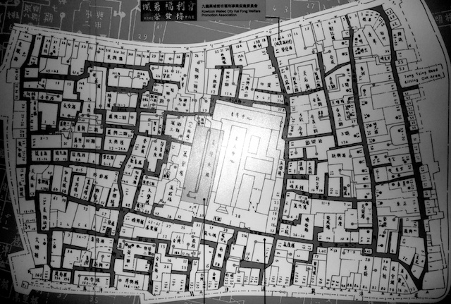City Of Darkness - Life In Kowloon Walled City (1993).pdf