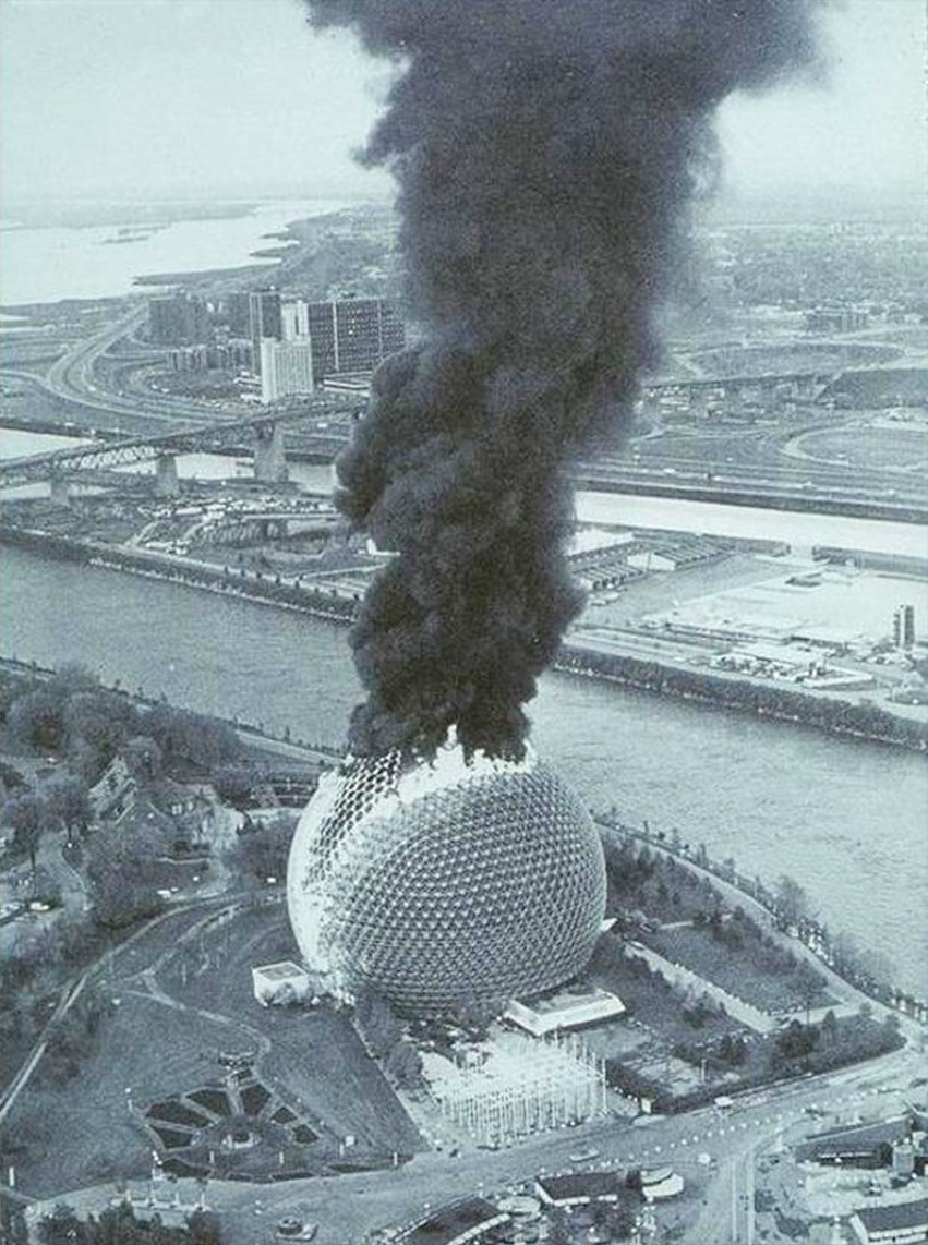 Montréal Biosphère (Buckminster Fuller) in flames, photography by Doug Lehman 1976
