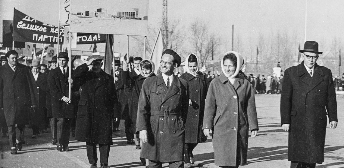 Semion Vinograd en tête de la délégation des architectes de la ville, 1er mai 1972